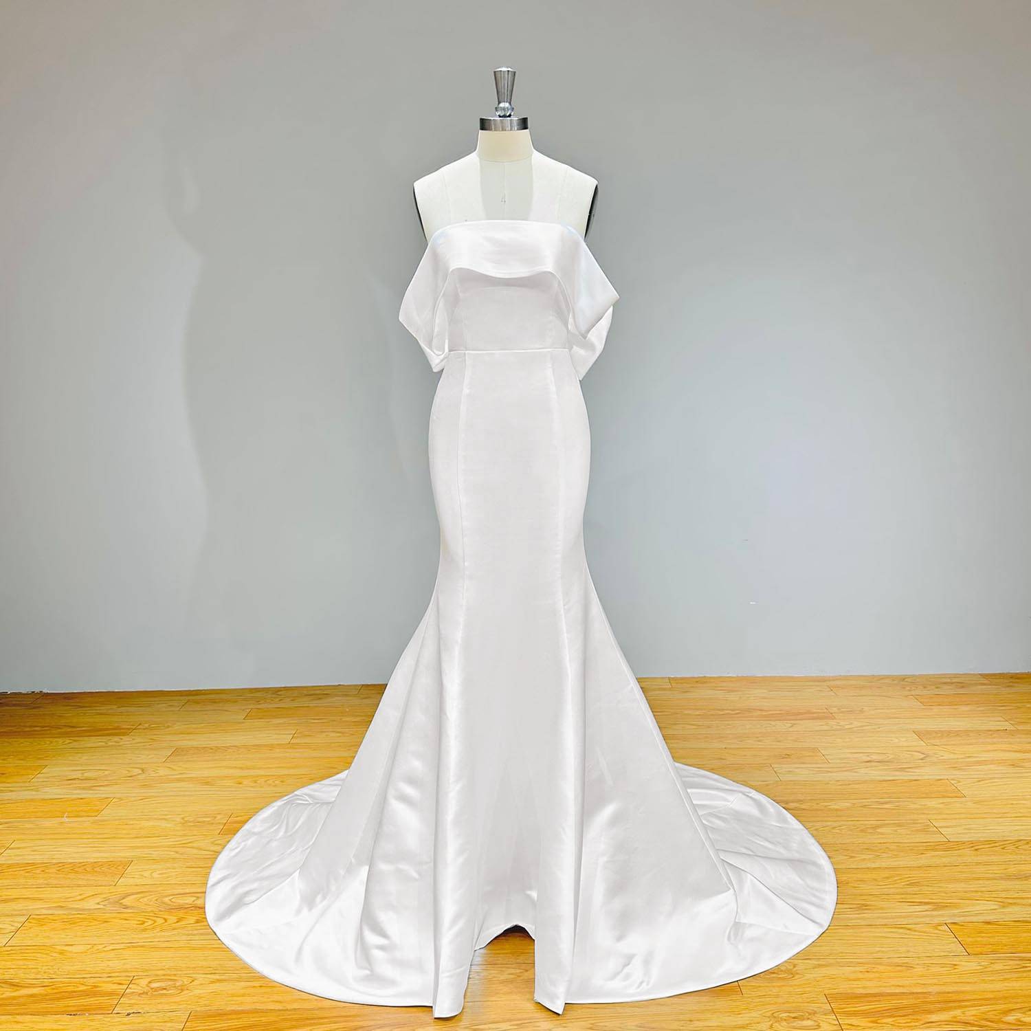 Light Effect Satin Mermaid Wedding Dress with Bow and Boat Neck Classic Bridal Gown