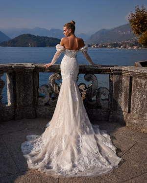 Sweetheart Neck Mermaid Wedding Dress with Detachable Long Sleeves and Zipper Back