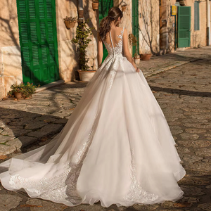 Off the Shoulder Appliques Tulle A-Line Wedding Dress with Illusion Back Luxury Robe De Mariee