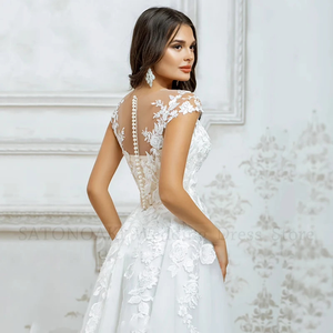 Elegant V Neck Lace Short Wedding Dress with Cap Sleeves Knee Length Bridal Gown