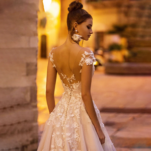 Elegant A-Line Wedding Dress Backless Beaded Lace Appliques Princess Wedding Gown