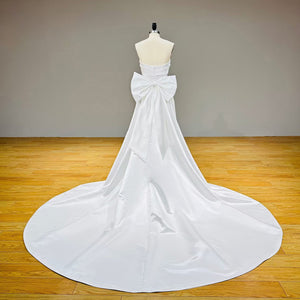 Elegant Satin Mermaid Wedding Dress with Detachable Train and Bow Back for a Modern Bridal Look