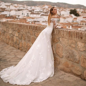 Chic Long Sleeve Boat Neck Princess Wedding Dress with Beautiful Appliques and Tulle Detailing