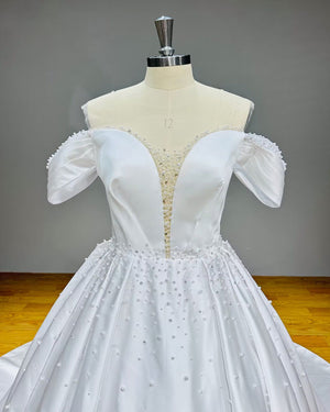 High Quality Satin Ball Gown Wedding Dress with Beading Pearls and Zipper Back