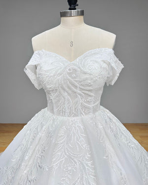 Princess V-Neck Ball Gown Wedding Dress Off the Shoulder Beading Appliques Luxury