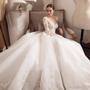 A-Line Long Sleeve Wedding Dress Luxury Beading Appliques Button Ball Gown Weding Gown