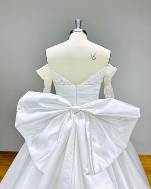 Light Effect Satin Wedding Dress with Chapel Train and Detachable Big Bow