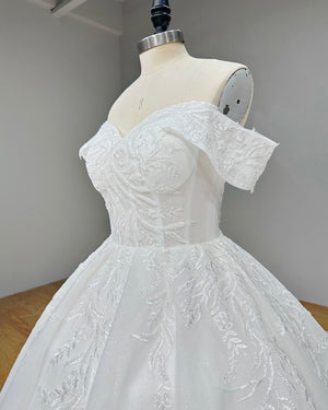 Princess V-Neck Ball Gown Wedding Dress Off the Shoulder Beading Appliques Luxury