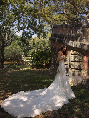 Luxurious Lace Mermaid Wedding Dress with Sweetheart Neckline and Court Train