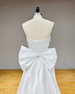 Elegant Satin Mermaid Wedding Dress with Detachable Train and Bow Back for a Modern Bridal Look