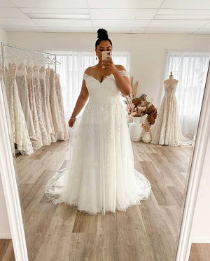 Plus Size A-Line Off Shoulder Lace Applique Wedding Dress Tulle Backless Bridal Gown