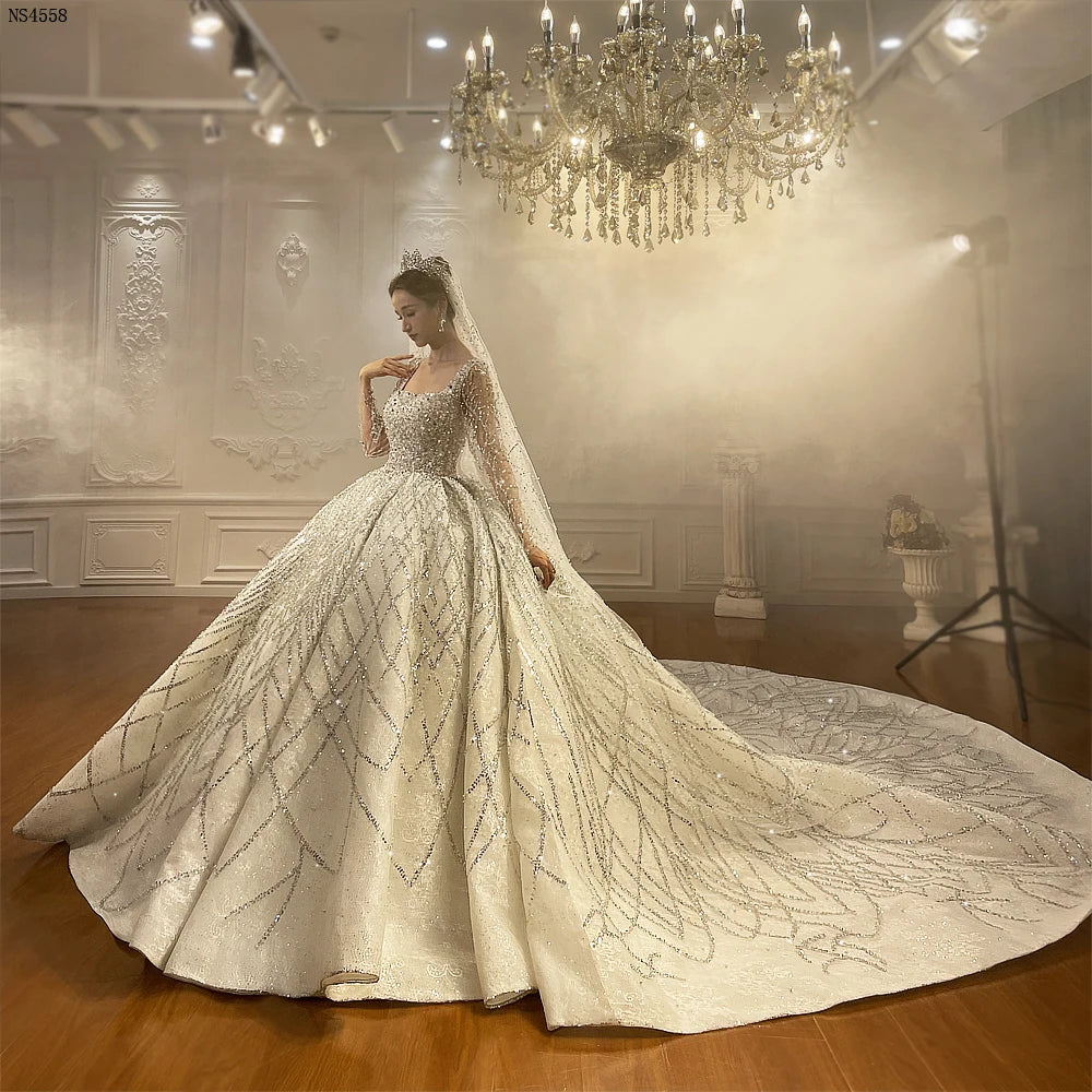 Customized Heavy Beading Luxury Ball Gown Wedding Dress