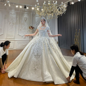 Customized Empire Lace Appliquéd Crystal Wedding Dress with Luxurious Detailing