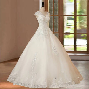 Customized Luxurious Appliqué Hand Beaded Wedding Dress with Elegant Detailing