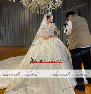 Customized Empire Lace Appliquéd Crystal Wedding Dress with Luxurious Detailing