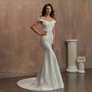 Elegant Mermaid Wedding Dress for Women Slim Fit Bridal Gown with Lace Appliqué