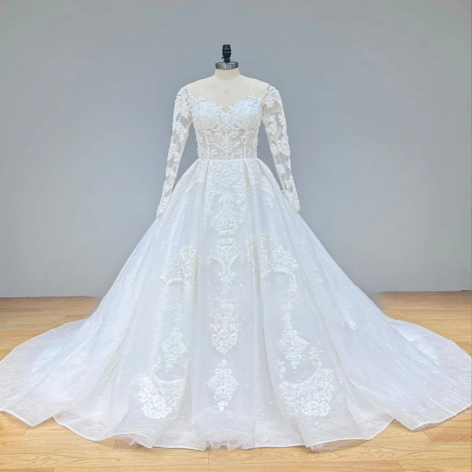 New Arrival O-Neck Long Sleeve Pearl Button Back Ball Gown Wedding Dress