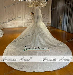 Customized Luxury Lace Wedding Dress for Mariage with Elegant Long Cape