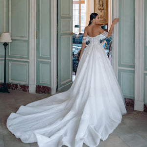 Off the Shoulder Tulle A-Line Wedding Dresses Beading Appliques Luxury Backless Bridal Gowns