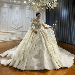 Customized Luxury Lace Wedding Dress for Mariage with Elegant Long Cape