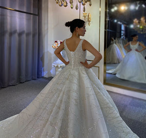 Hot Sale Sleeveless Ball Gown Wedding Dress with Lace Beading and Straps