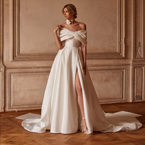 Gorgeous Newest Satin Wedding Dress with Slit Skirt and Hand-Made Floral Accents