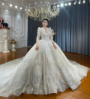 Customized Luxury Crystal Ball Gown Wedding Dress with Sparkling Embellishments