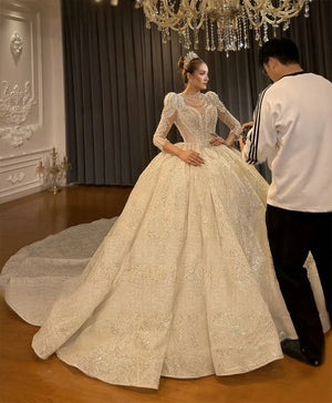 Luxury Lace Wedding Dress for Mariage with Elegant Long Cape