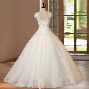 Customized Luxurious Appliqué Hand Beaded Wedding Dress with Elegant Detailing