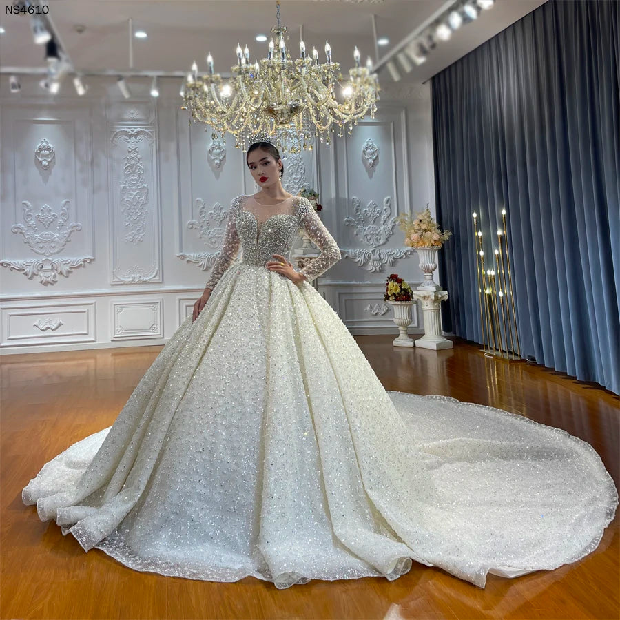 Customized Sparkling Luxury Beaded Bridal Ball Gown Wedding Dress with Exquisite Detailing