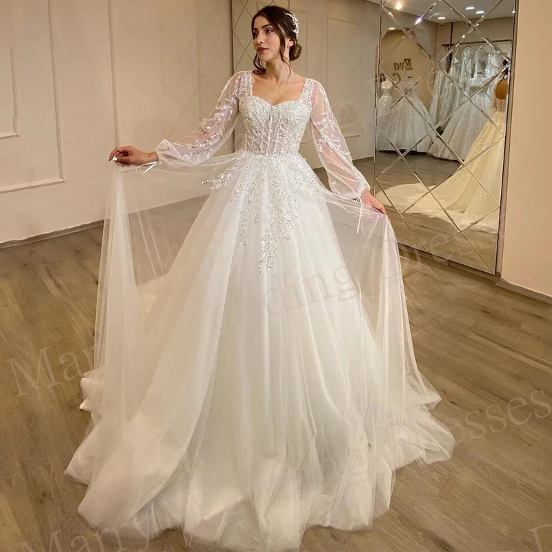 Vintage Exquisite Sweetheart Wedding Dresses A-Line Lace Appliques Long Sleeve Bride Gown