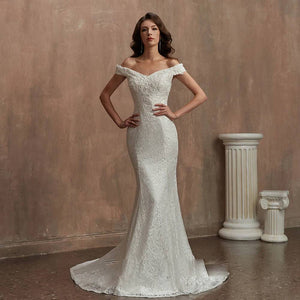 Elegant Mermaid Wedding Dress for Women Slim Fit Bridal Gown with Lace Appliqué