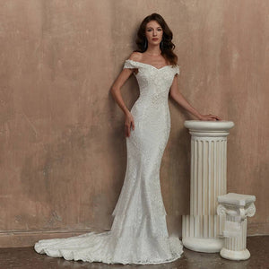 Elegant Mermaid Wedding Dress for Women Slim Fit Bridal Gown with Lace Appliqué