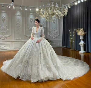 Customized Luxury Crystal Ball Gown Wedding Dress with Sparkling Embellishments