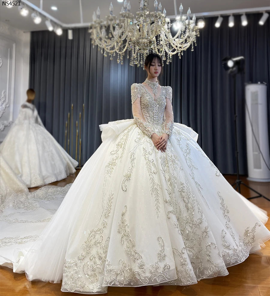 Customized Real Work Wedding Dress with Ruffles and Ball Gown Design