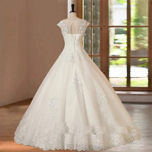 Customized Elegant A-Line Wedding Dress for Women with Lace and Beaded Detailing