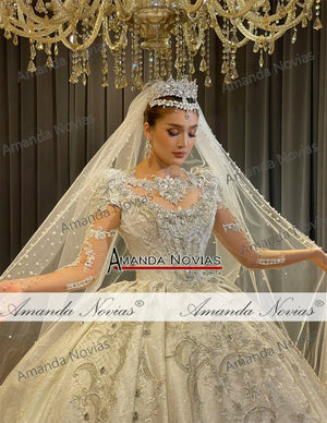 Customized Empire Lace Appliquéd Crystal Wedding Dress with Luxurious Detailing