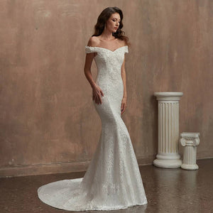 Elegant Mermaid Wedding Dress for Women Slim Fit Bridal Gown with Lace Appliqué