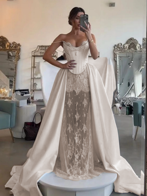 Elegant Floor-Length A-Line Wedding Dress with Lace Appliques and Satin