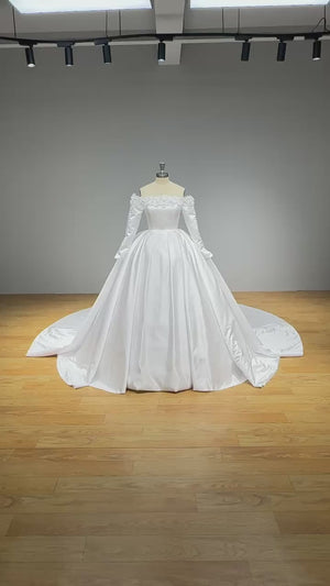 High Quality Satin Ball Gown Wedding Dress with 3D Flowers Off the Shoulder Design