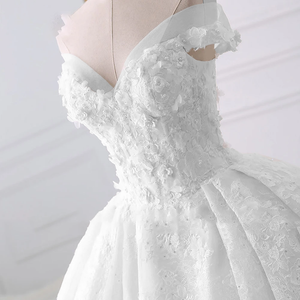 Sexy Sweetheart Lace Ball Gown Wedding Dresses Applique Beaded Flowers Chapel Train Bride Gown